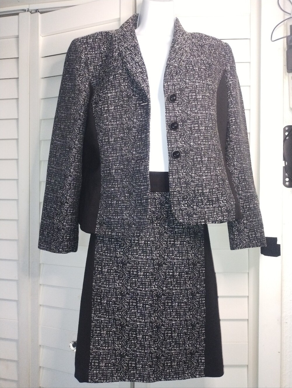 Tahari by Arthur S. Levine two-piece black and white tweed skirt suit. Size 14P